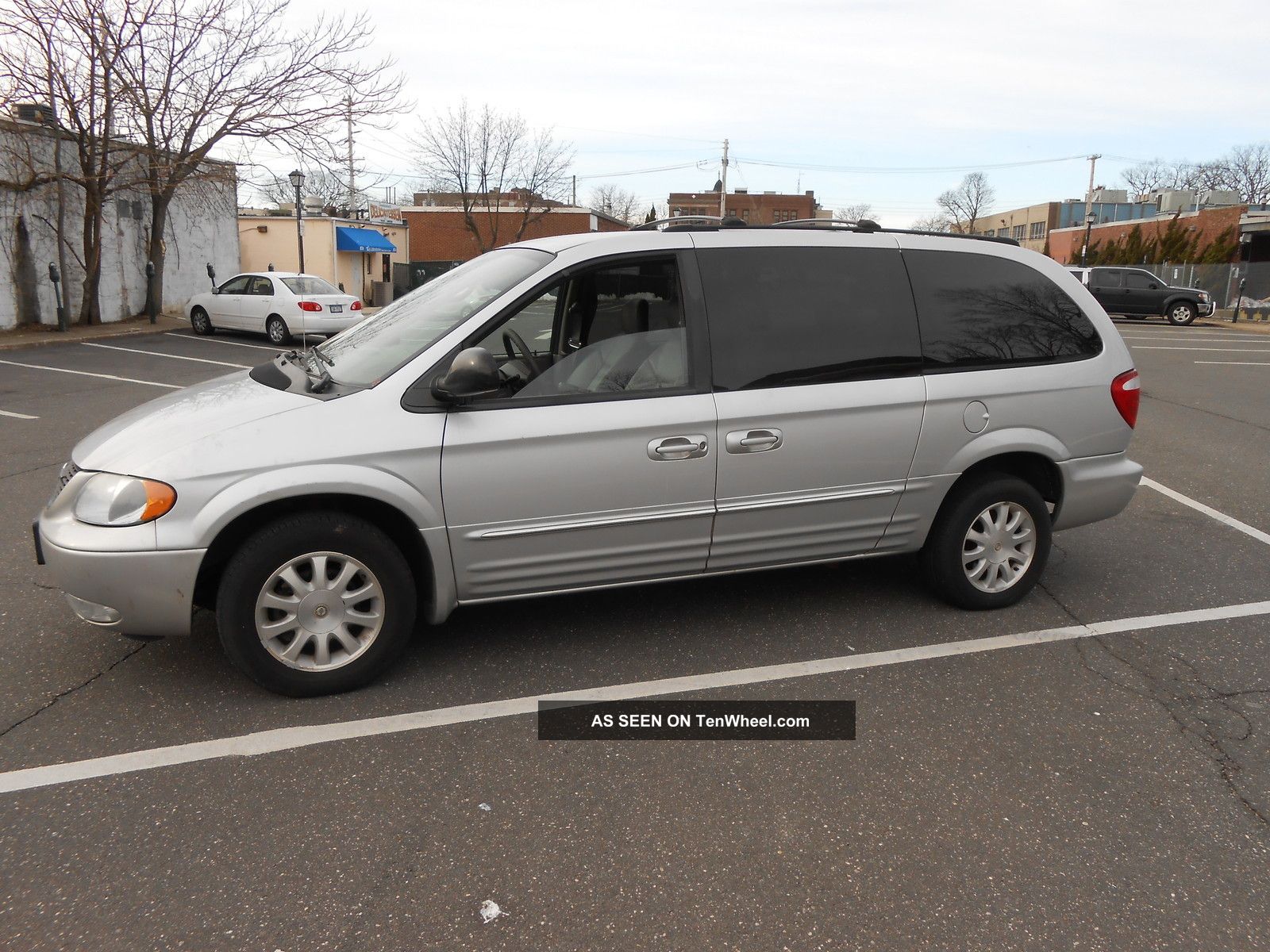 Chrysler Town and Country #26