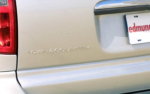 2002 Chrysler Town and Co exterior #9