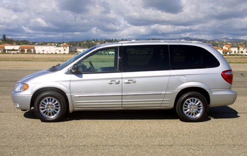 2002 Chrysler Town and Co exterior #2