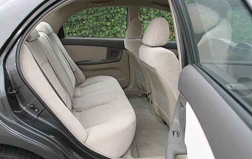 2004 Kia Spectra LX Rear  interior #8