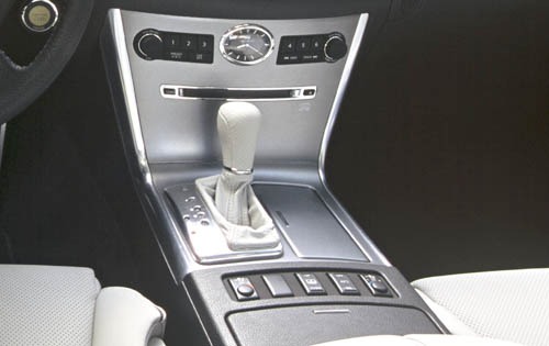 2006 Infiniti M45 Rear In interior #18