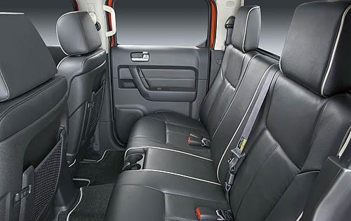 2010 HUMMER H3T Alpha Car interior #6