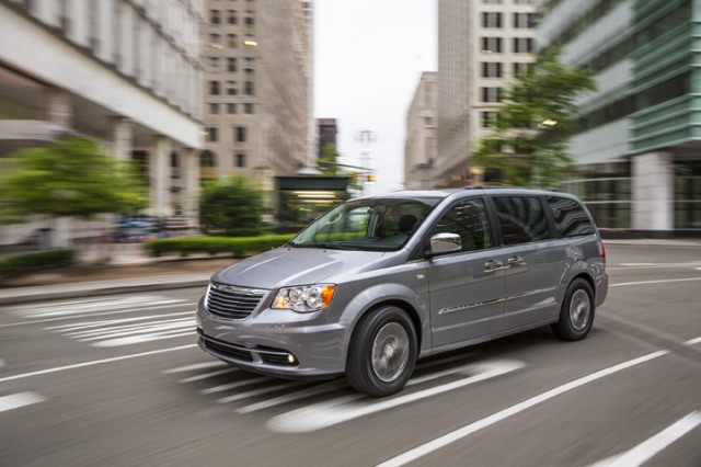 2014 Chrysler Town and Country #2