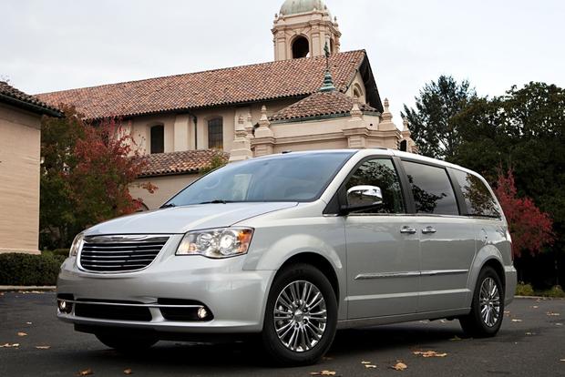 2014 Chrysler Town and Country #3