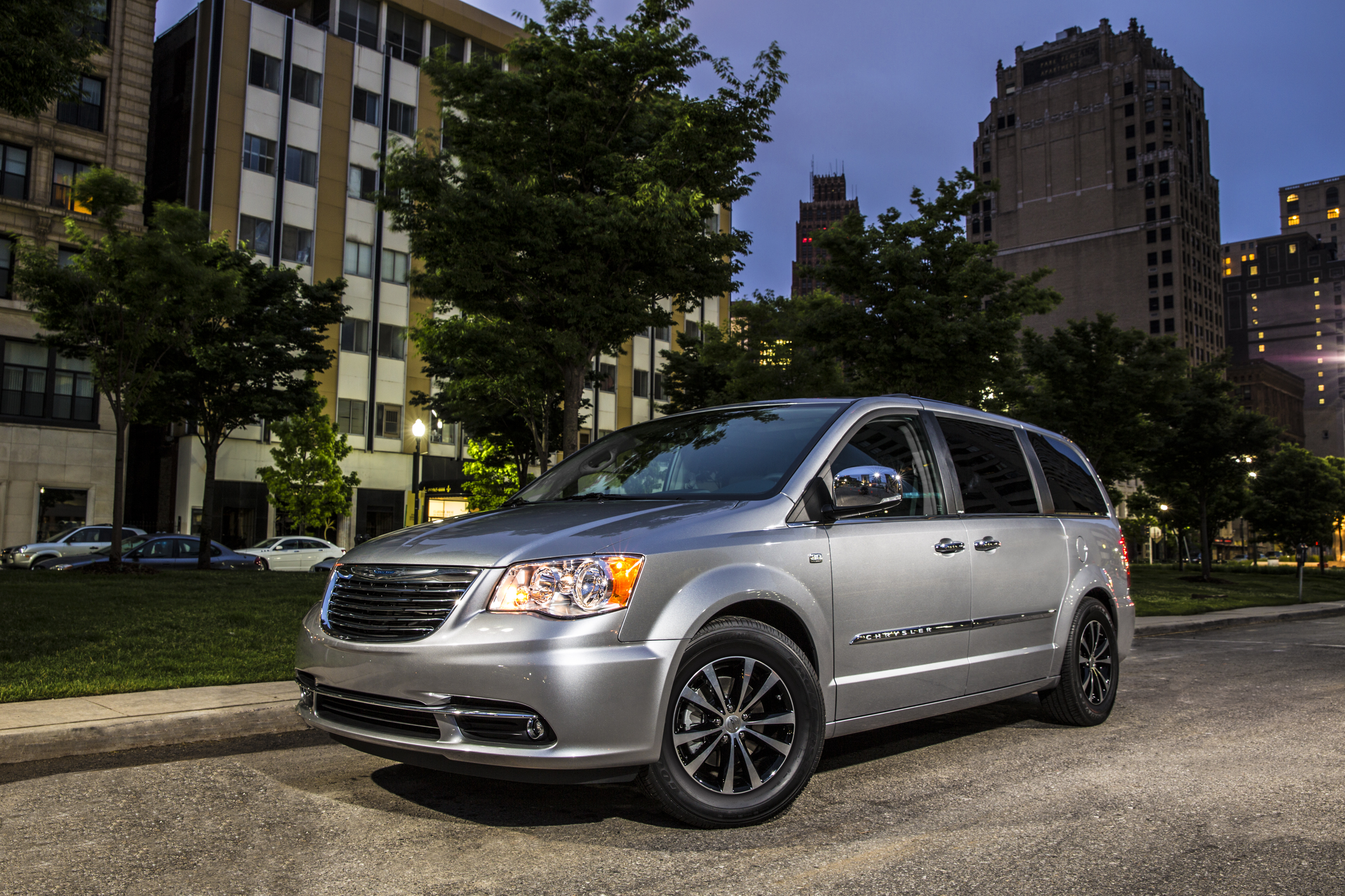 2014 Chrysler Town and Country #8