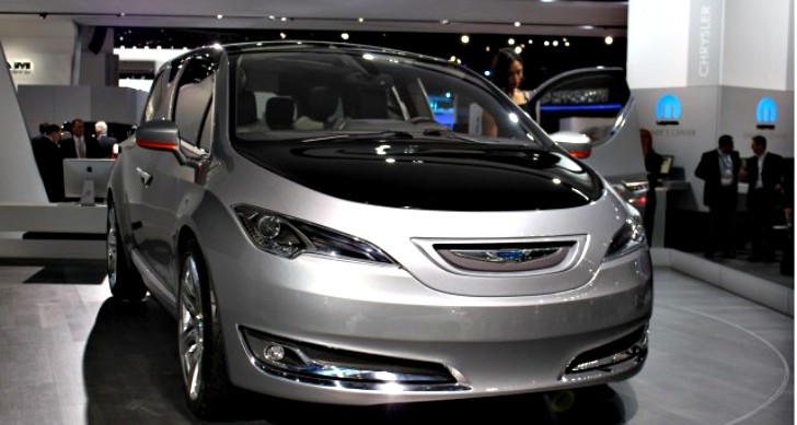 2015 Chrysler Town and Country #2