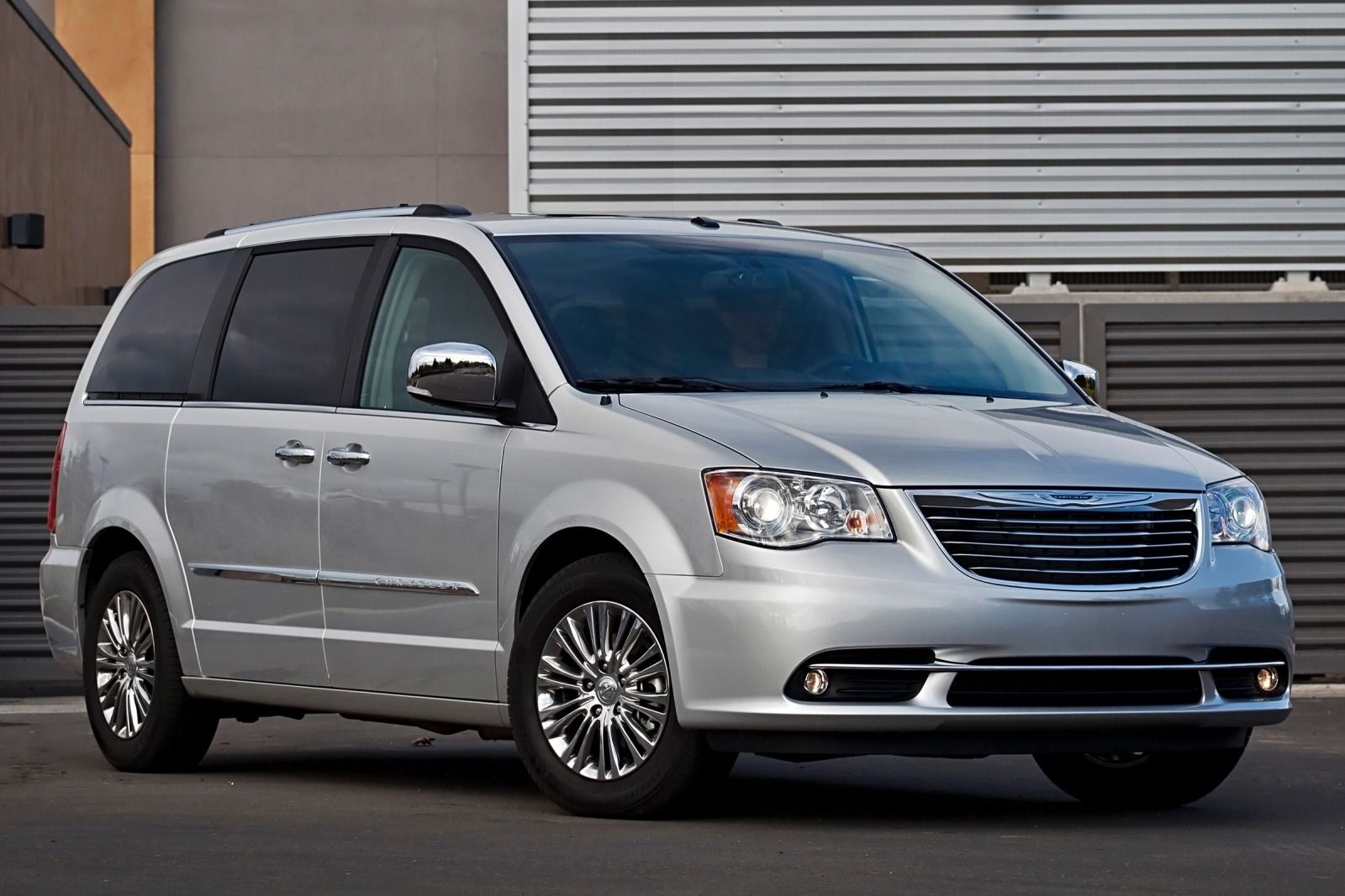 2015 Chrysler Town and Country #4