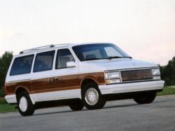1990 Chrysler Town and Country #3