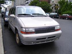 1992 Chrysler Town and Country #2