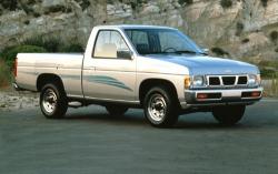 1990 Nissan Truck #3
