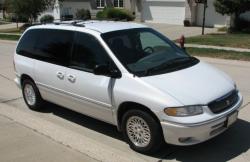 1997 Chrysler Town and Country #9