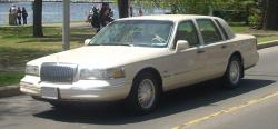 1997 Lincoln Town Car #9