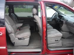 2000 Chrysler Town and Country #10
