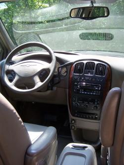 2003 Chrysler Town and Country #25
