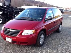 2005 Chrysler Town and Country #3