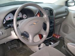 2005 Chrysler Town and Country #4