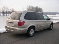 2005 Chrysler Town and Country #2