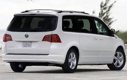 2009 Volkswagen Routan #3