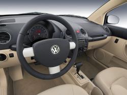2010 Volkswagen New Beetle #15