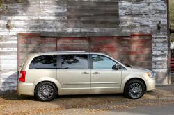 2011 Chrysler Town and Country #14