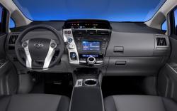 2013 Toyota Prius v #7