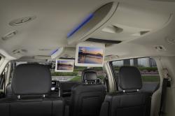 2016 Chrysler Town and Country #12