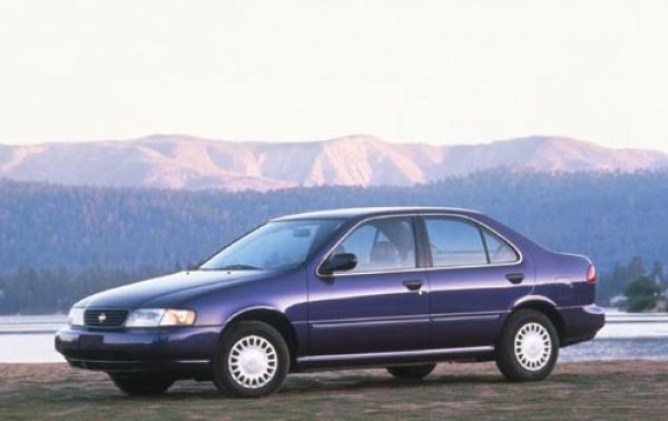 1995 Nissan Sentra #1