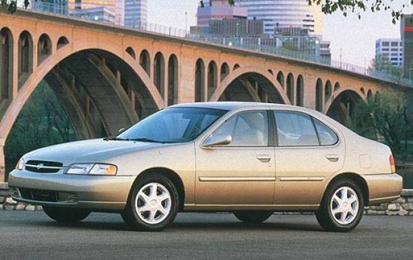 1999 Nissan Altima #1