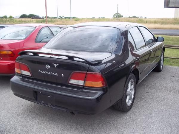 1999 Nissan Maxima #1