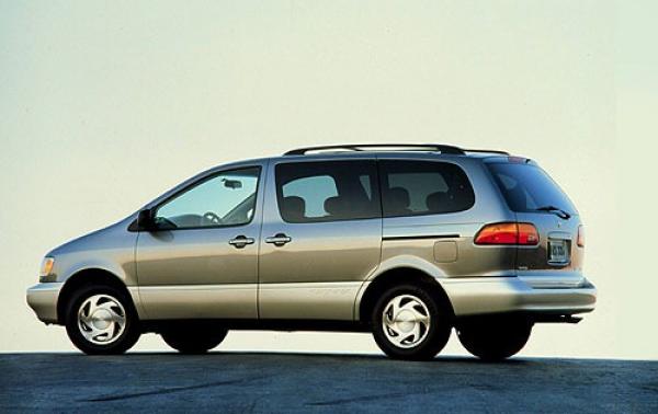 1999 Toyota Sienna #1