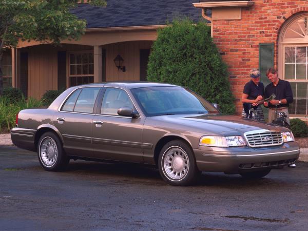 2001 Ford Crown Victoria #1