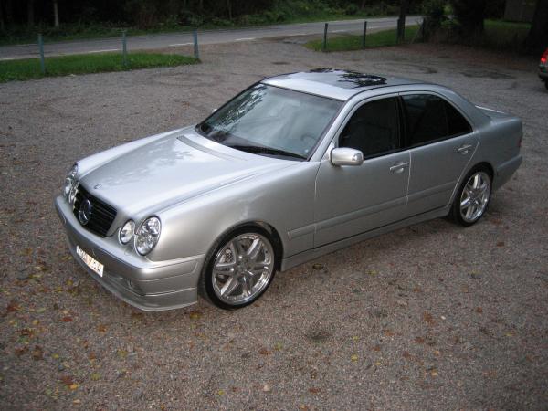 2001 Mercedes-Benz E-Class #1