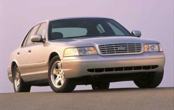 2004 Ford Crown Victoria #1