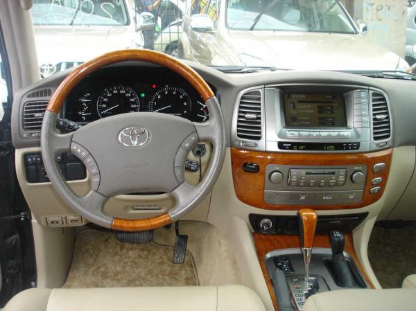 2004 Toyota Land Cruiser #1