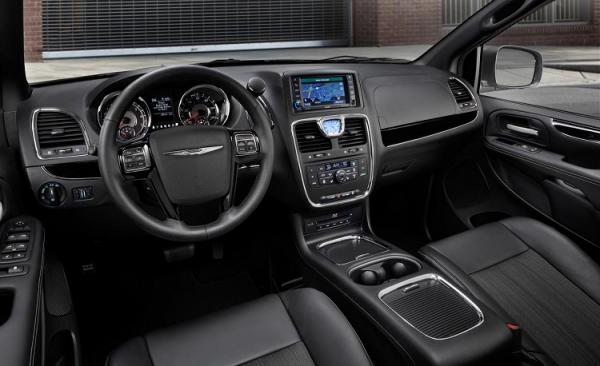 2015 Chrysler Town and Country #1