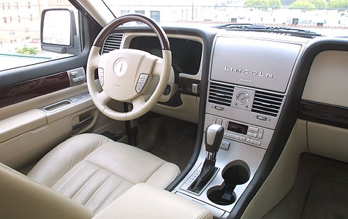 2004 Lincoln Aviator Rear interior #16