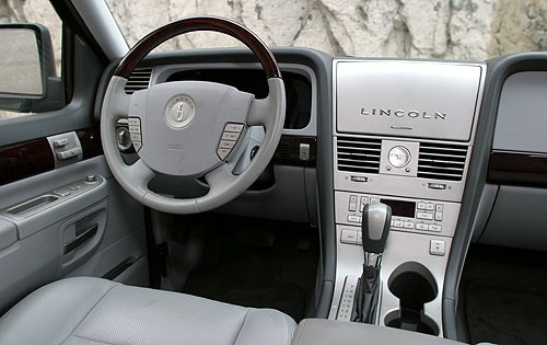 2004 Lincoln Aviator Rear interior #13