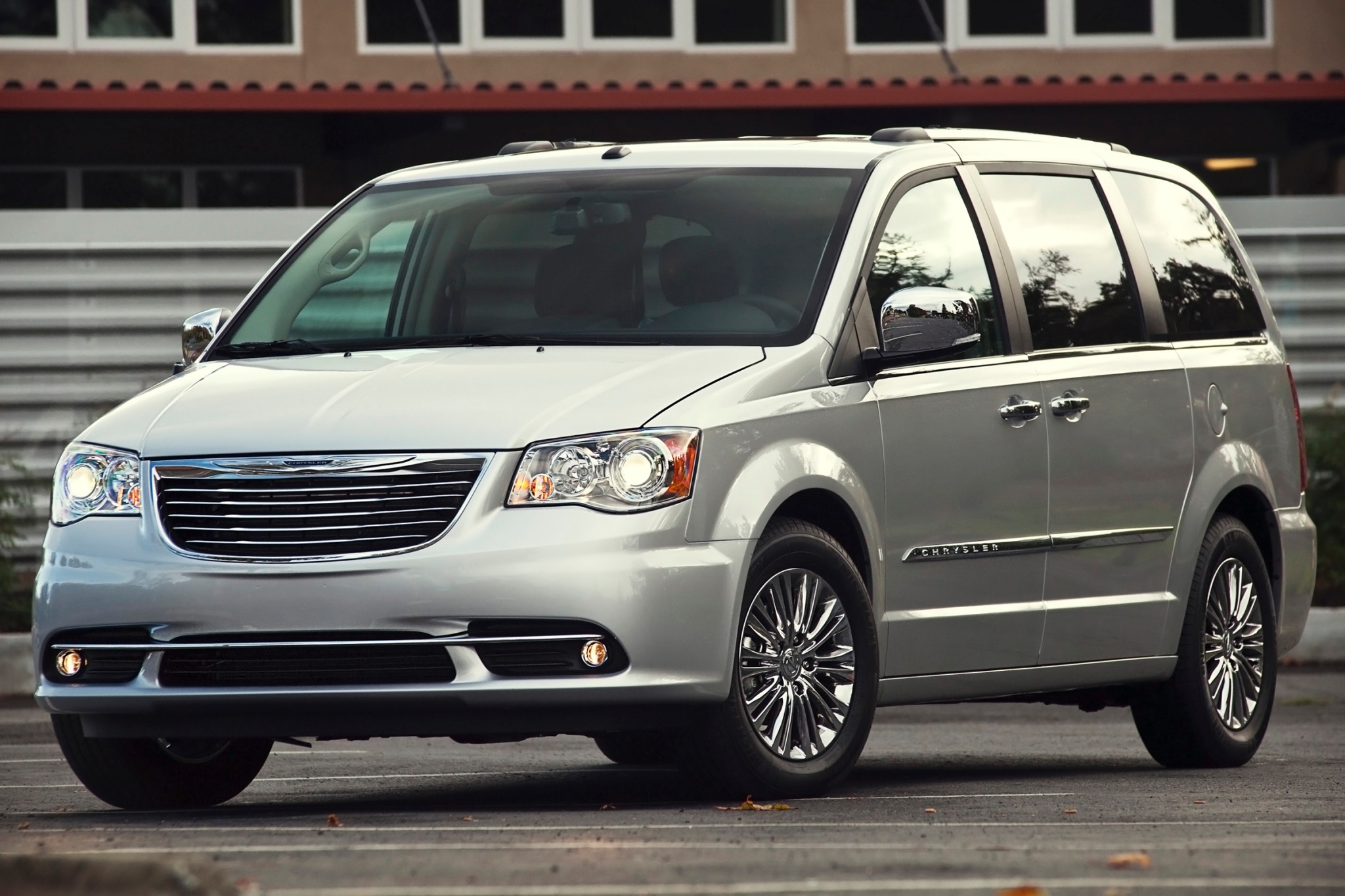 2013 Chrysler Town and Co exterior #2