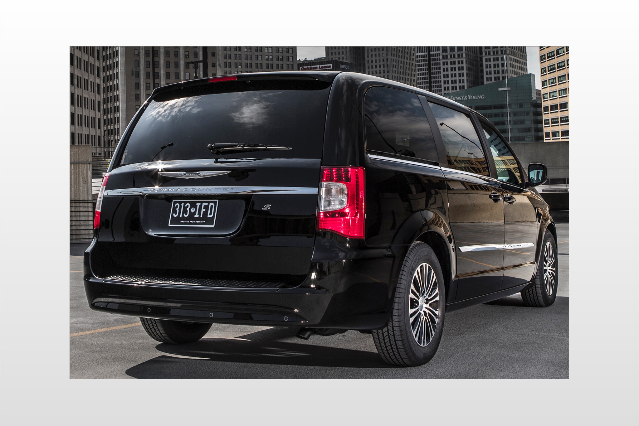 2013 Chrysler Town and Co exterior #7
