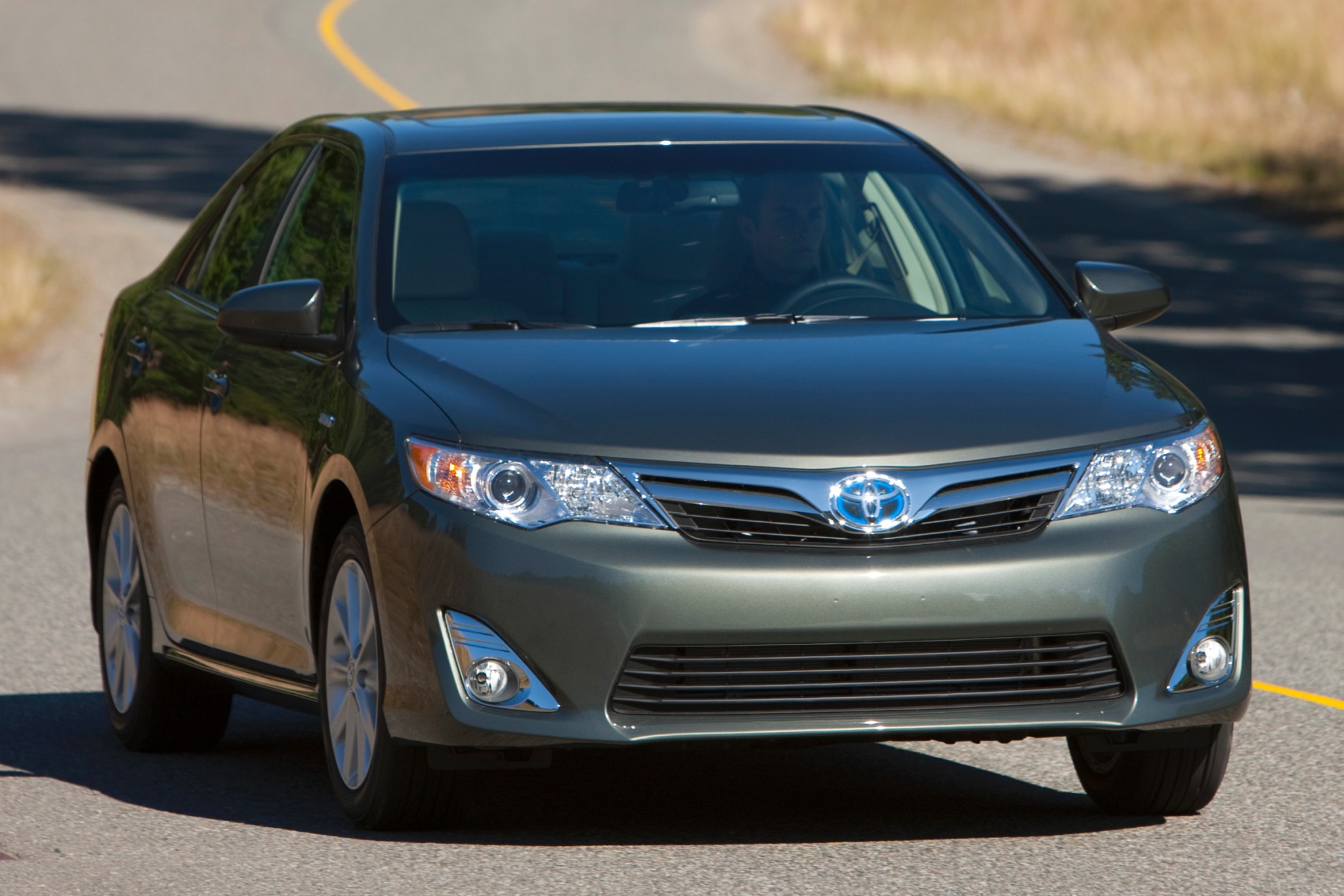 Купить камри нижний. Toyota Camry Hybrid 2013. Toyota Camry 50 USA. Тойота Камри 6. Тойота Камри гибрид 2013.