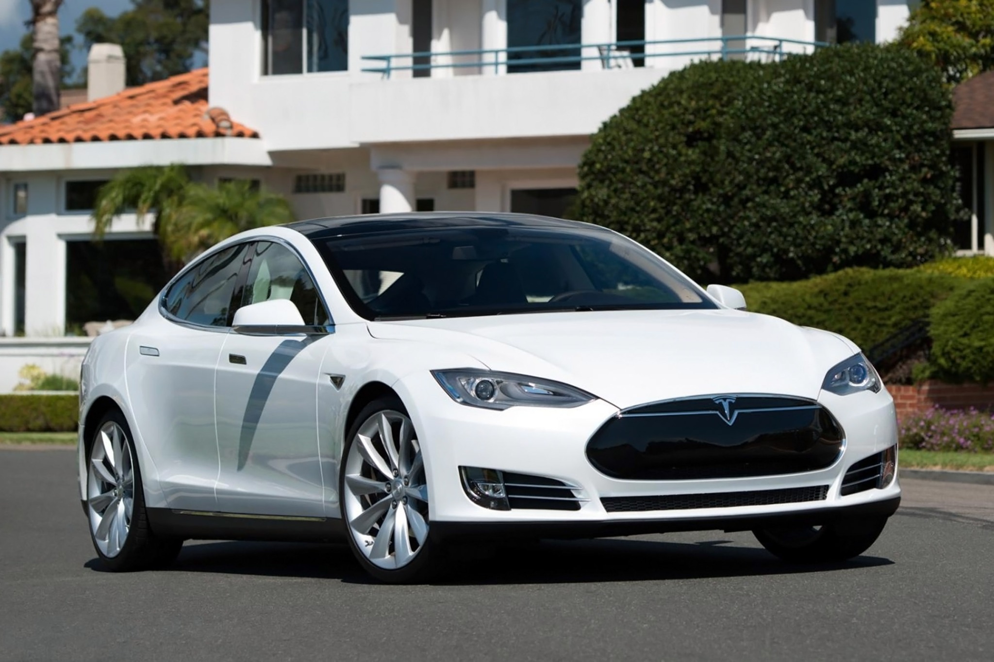 Тесла какой машина. Tesla model s электроавтомобиль. Tesla седан model s. Тесла модель s 2012. Электрокар Tesla model s.