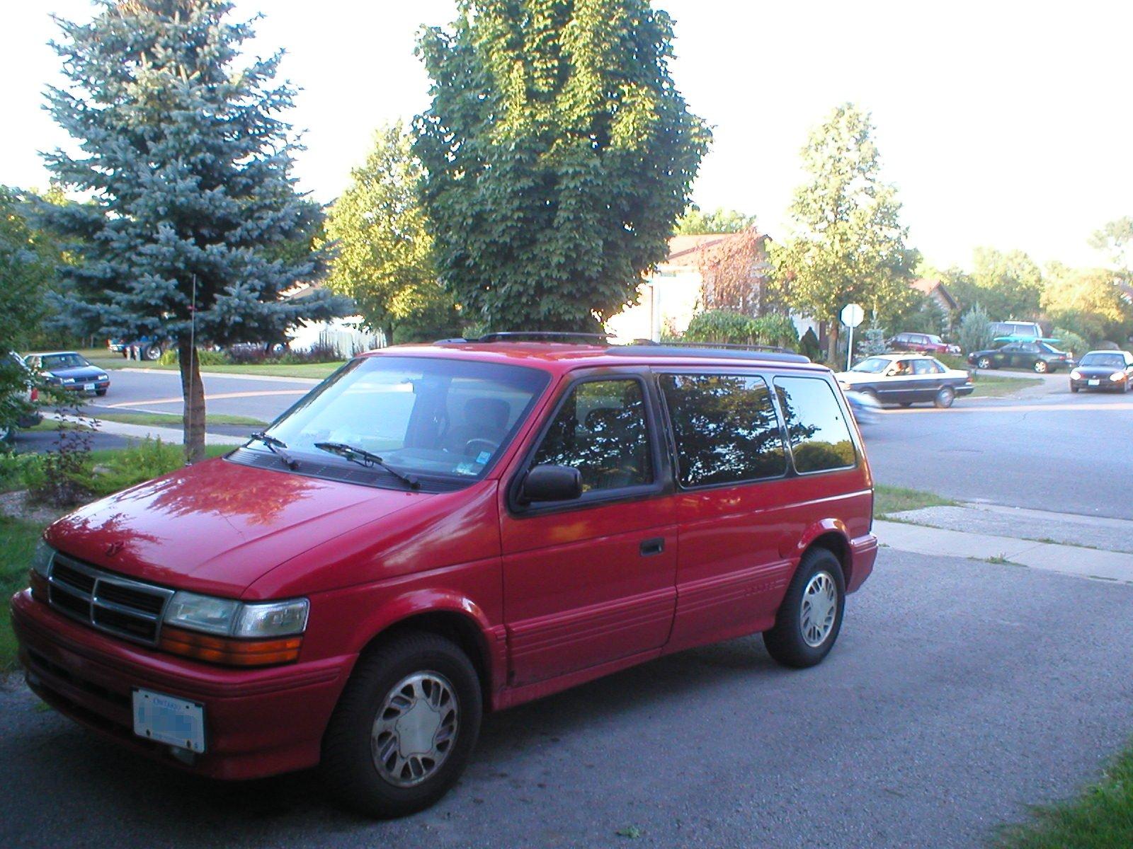 Красный караван. Dodge Caravan 1992. Додж Караван 1992г. Додж Караван красный 1992. Dodge Caravan 2 1992.