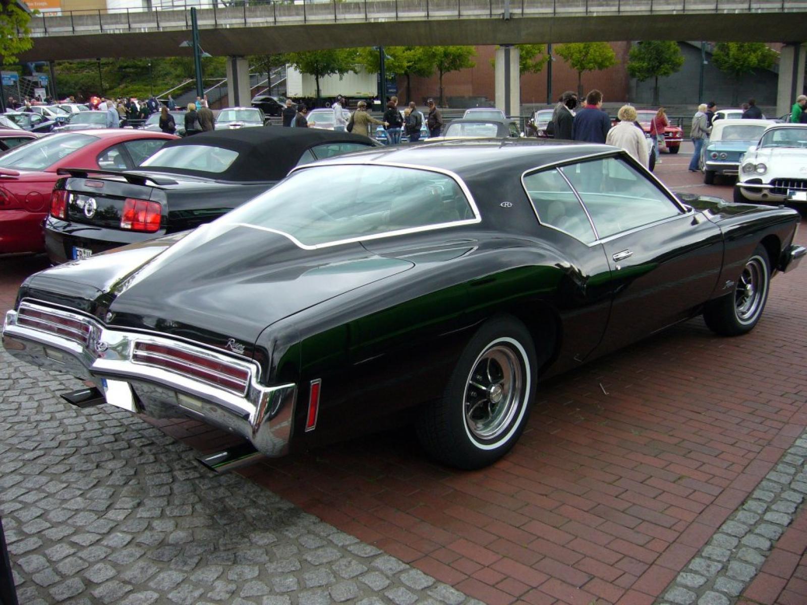 Buick Riviera Black