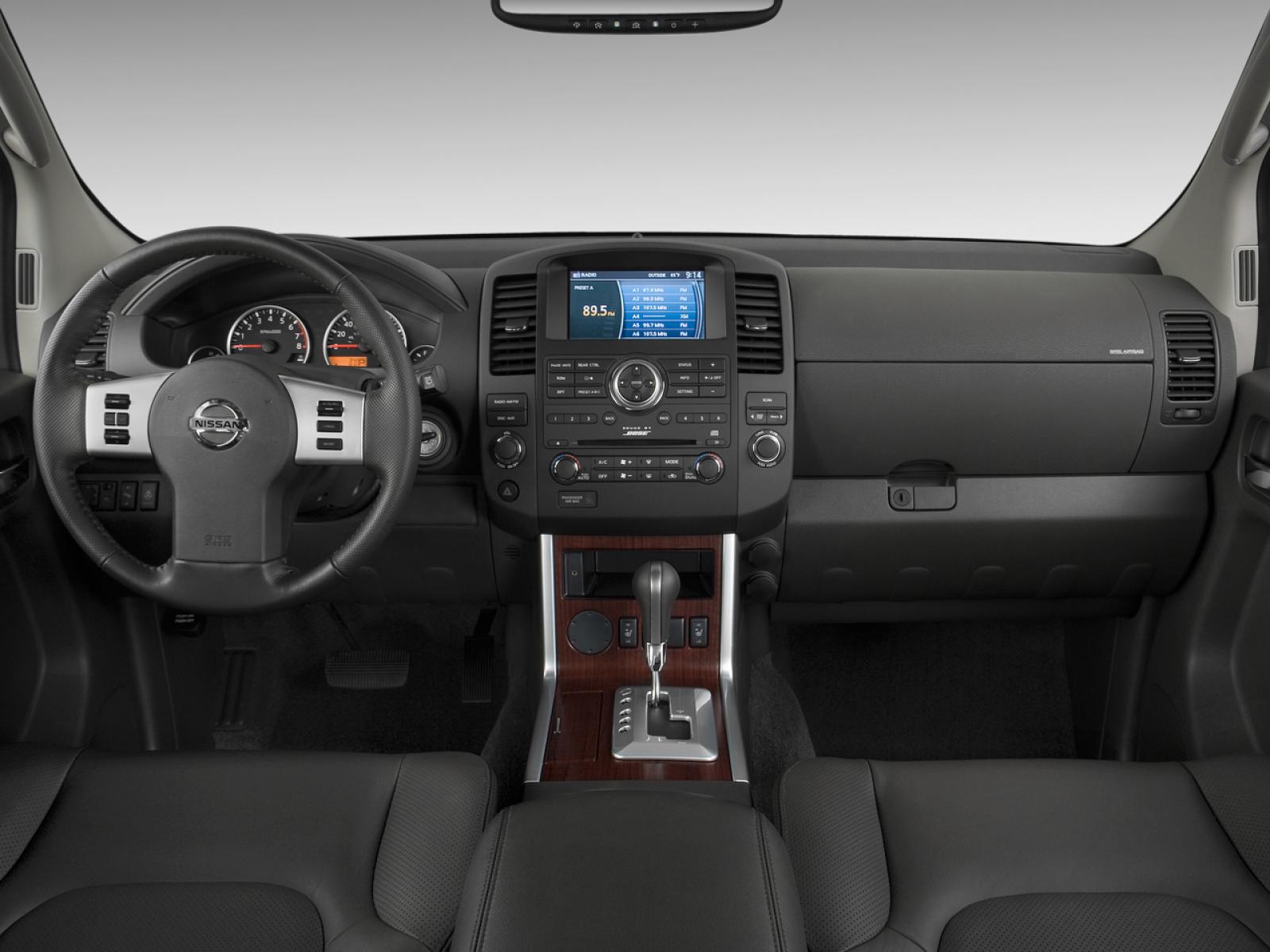 Nissan Pathfinder 3 поколение салон