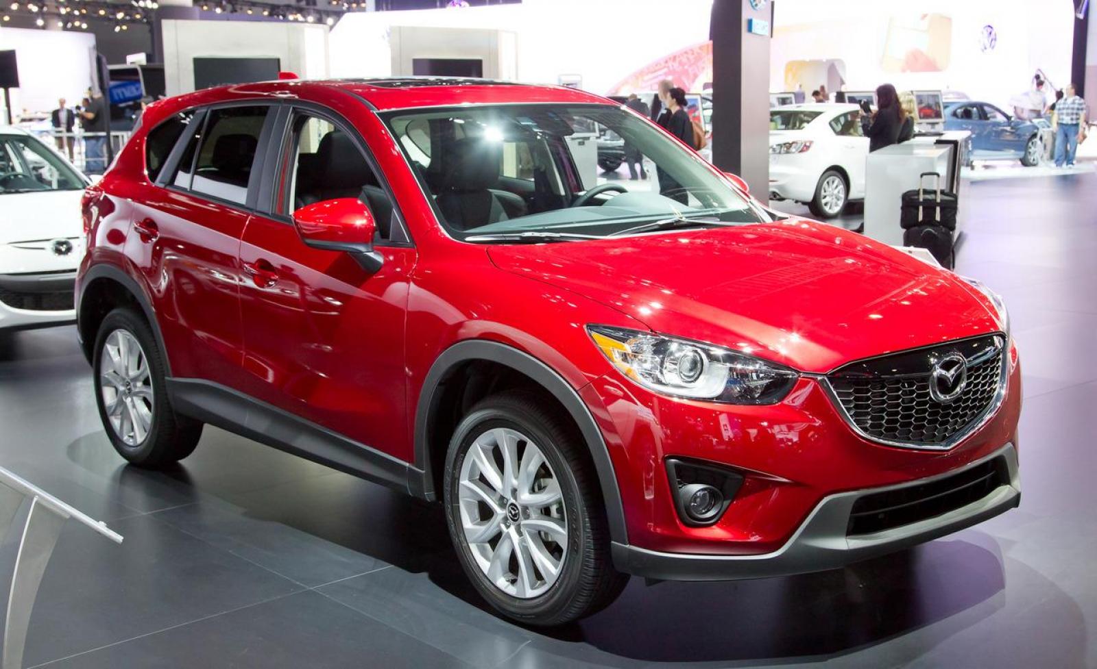 Кроссовер с пробегом цена. Mazda CX 5 красная 2014. Мазда СХ-5 2014 красный. Машина Мазда СХ-5 красный. Мазда cx5 красная.