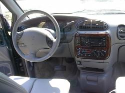 1996 Chrysler Town and Country #9