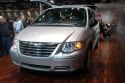 2004 Chrysler Town and Country #15