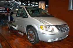 2006 Chrysler Town and Country #2
