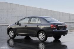 2011 Toyota Yaris #15