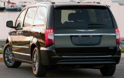 2011 Chrysler Town and Country #4